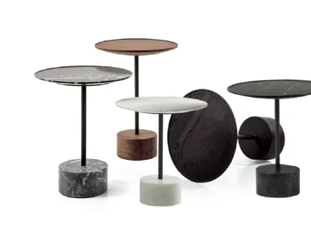 Tavolino rotondo Low Table con top e base in varie finiture: marmo, laminato o legno di Cassina