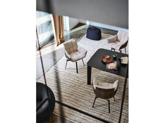 Sedia Husk in cuoio, tessuto e legno di B&B Italia