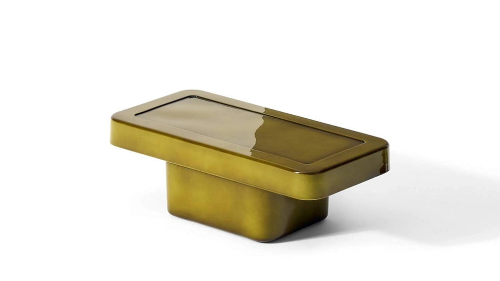 Tavolino Ardys in cemento laccato lucido di Cassina