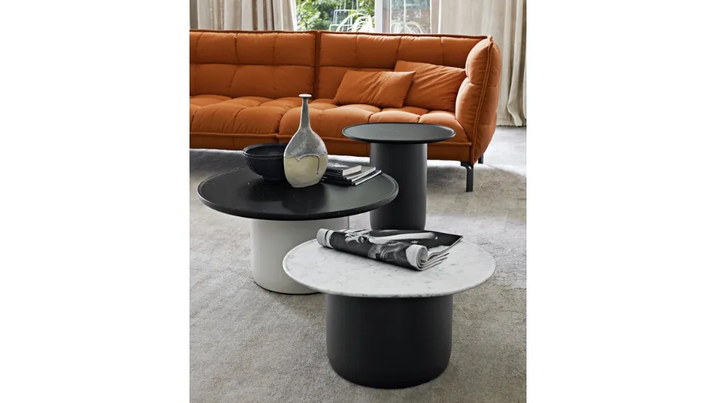 Tavolini Button Tables con top rotondo in marmo di B&B Italia