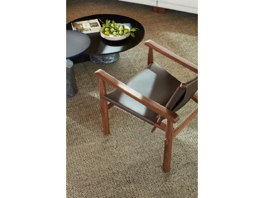 Tavolino rotondo Sengu Low Table con base in marmo e top in laccato nero lucido di Cassina