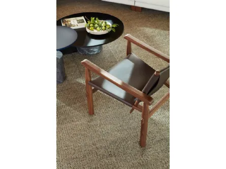 Tavolino rotondo Sengu Low Table con base in marmo e top in laccato nero lucido di Cassina