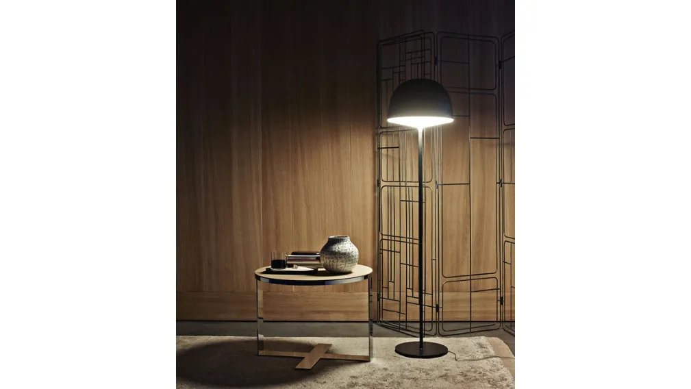 Tavolino rotondo Eileen con base in acciaio e top in fibra di legno MDF impiallacciato di B&B Italia