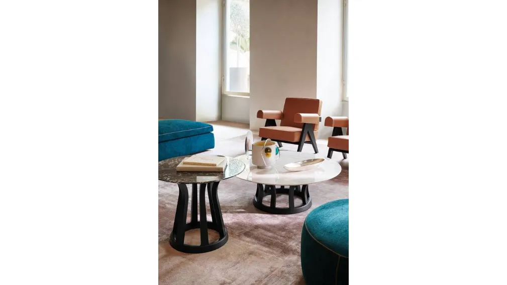 Tavolino Lebeau Wood con base in legno massello e top in marmo o vetro di Cassina