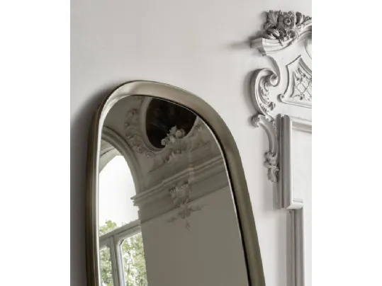 Specchiera Madison con cornice in poliuretano rigido di B&B Italia