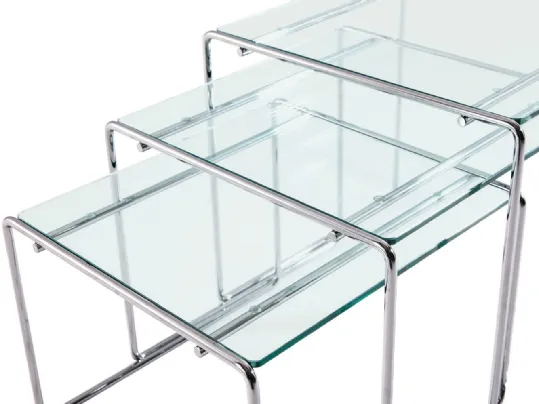 Tavolini di design impilabili Marcel T in vetro trasparente e struttura in tondino metallico di Cassina
