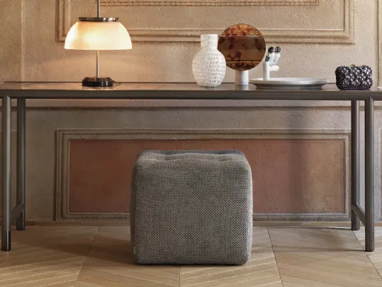 Pouf Iko in tessuto a forma di cubo di Flou