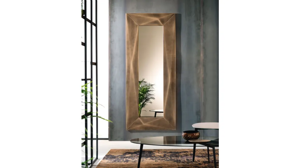 Specchio Diamond con cornice in ottone spazzolato di Riflessi