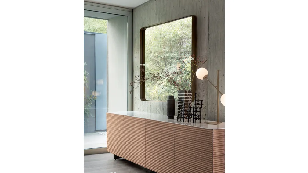 Specchio Omega con cornice in metallo di Riflessi