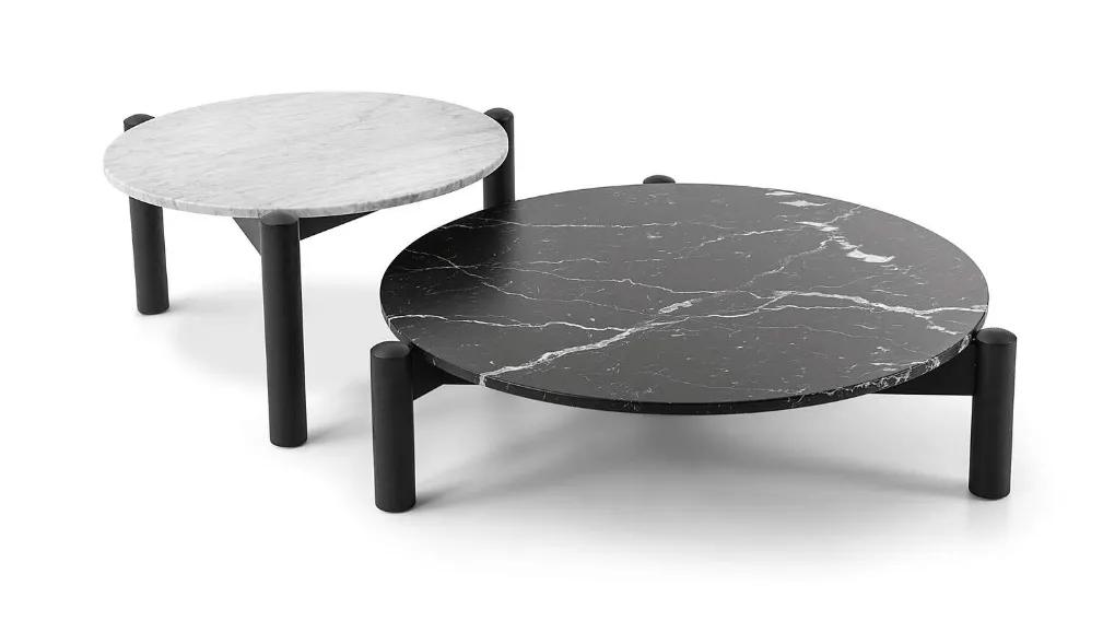 Tavolino Table à Plateau interchangeable in marmo con struttura in massello di rovere di Cassina