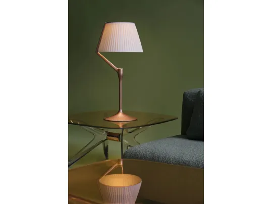 Lampada da tavolo Angelo Stone in alluminio con diffusore rivestito in tessuto di Kartell