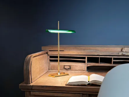 Lampada da tavolo a luce diretta con struttura in alluminio con diffusore esterno in metacrilato trasparente Goldman di Flos