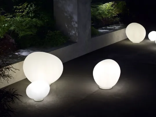 Lampada per esterni in polietilene con base in metallo Poly Gregg di Foscarini