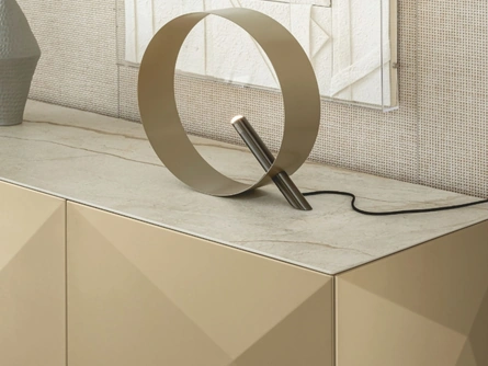 Lampada da tavolo Led Loop T di Riflessi