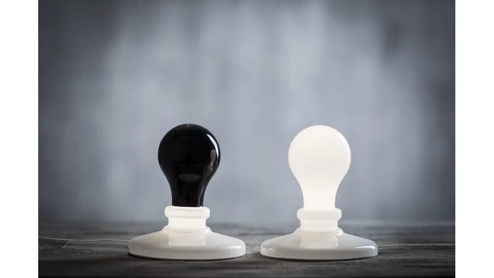 Lampada da tavolo Light Bulb in vetro soffiato e alluminio di Foscarini