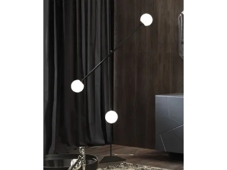 Lampada Meridian PT Terra in metallo con tre bulbi in vetro bianco satinato di Riflessi