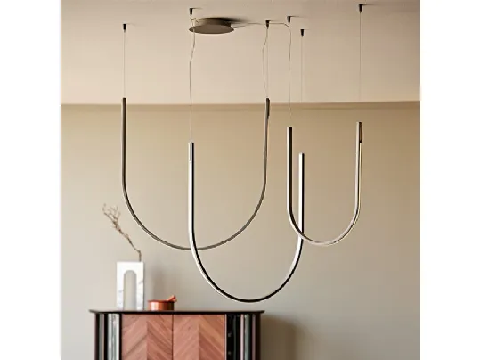 Lampada a sospensione con struttura in acciaio verniciato iron grey satinato e particolari in ottone Nahun di Cattelan Italia