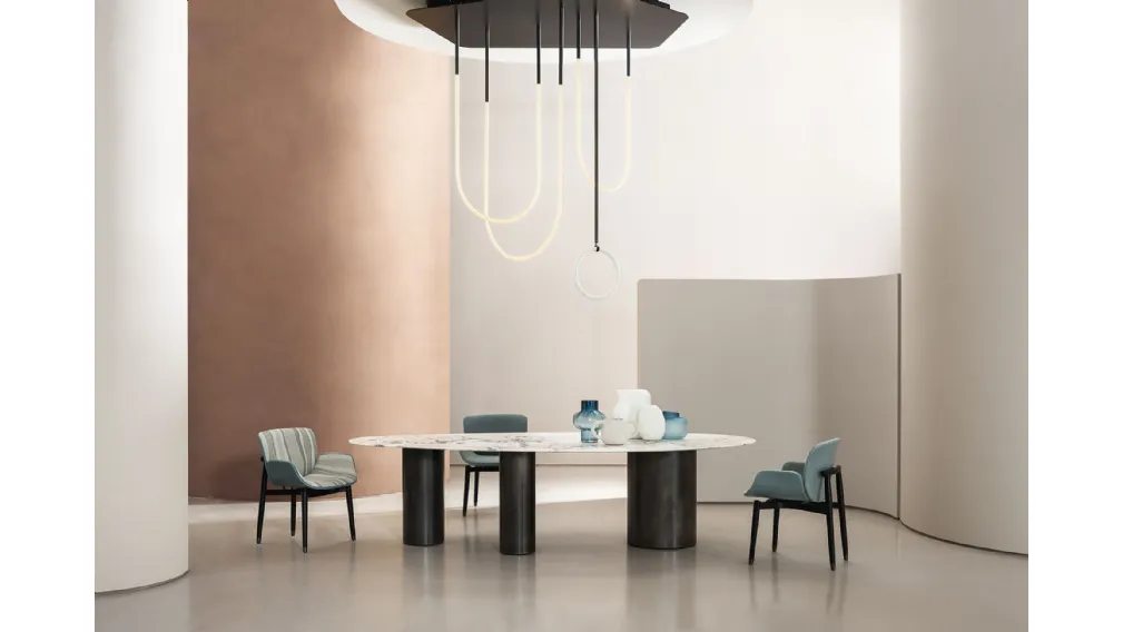 Lampada con struttura realizzata in alluminio satinato Say Yes di Baxter