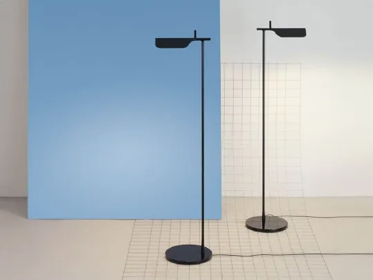 Lampada orientabile moderna Tab Floor di Flos