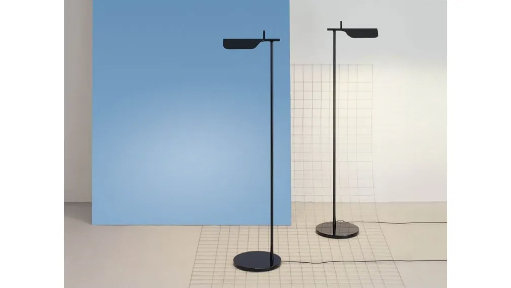 Lampada orientabile moderna Tab Floor di Flos