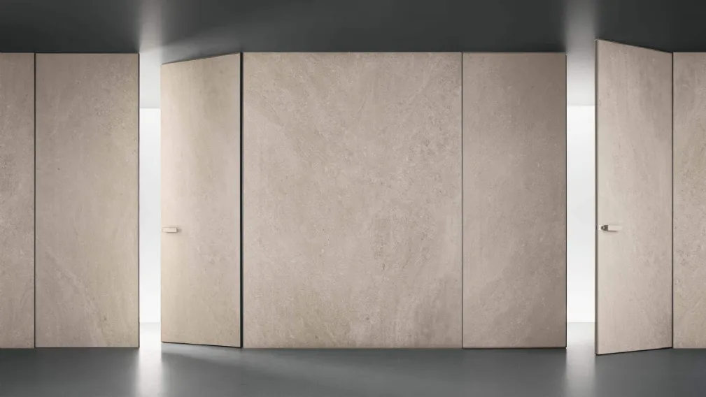 Porta a doppio battente per interni Moon in finitura Gres Crema con struttura in metallo finitura Platino di Rimadesio
