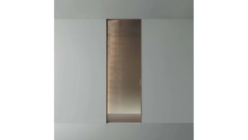 Porta per interni Vela in Vetro rete Bronzo con struttura in metallo finitura Rame di Rimadesio