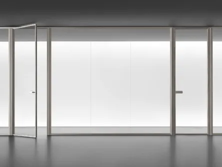 Porta per interni Zen + sistema Spazio in vetro trasparente con struttura finitura Platino di Rimadesio