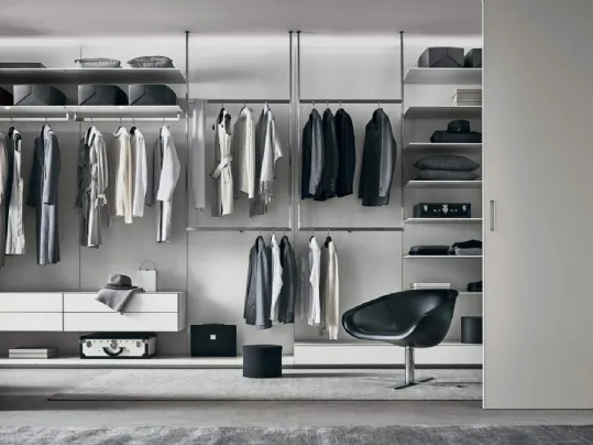Cabina Armadio Abacus in vetro laccato opaco Bianco Latte con aste in acciaio Inox di Rimadesio