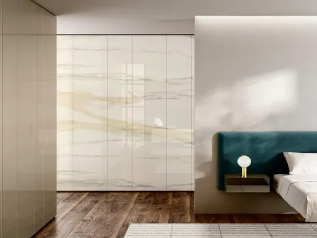 Armadio con ante battenti modulare Flapp in vetro finitura Marble XGlass o Bianco di Lago
