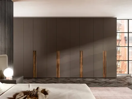 Armadio Key in laccato opaco con inserto Wood XGlass Ebano con ante battenti di Lago