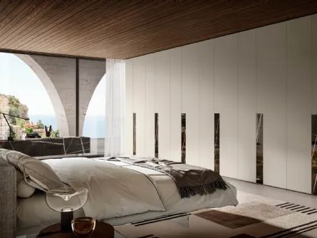 Armadio con ante battenti laccato Bianco Key inserto Marble XGlass in vetro effetto marmo di Lago