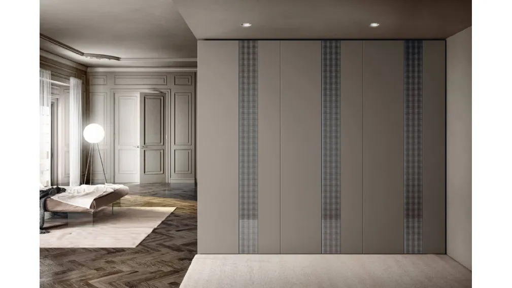 Armadio con ante battenti NOW Quick Grigio in laccato opaco con inserti in vetro finitura effetto tessuto di Lago