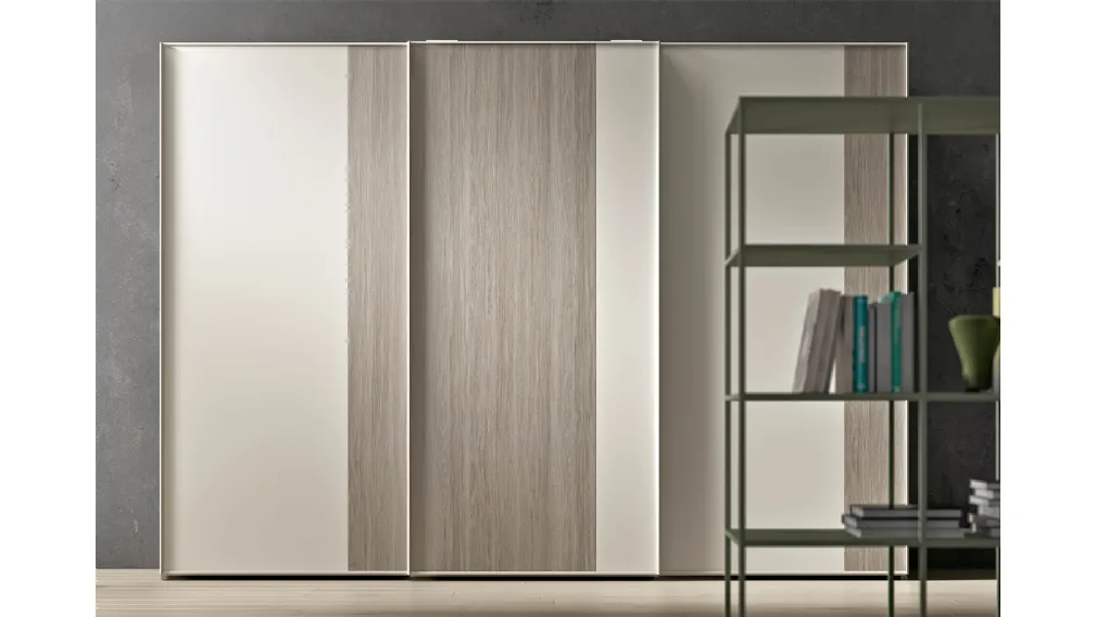 Armadio dal design raffinato in laccato opaco e melaminico Slim Scorrevole di Clever