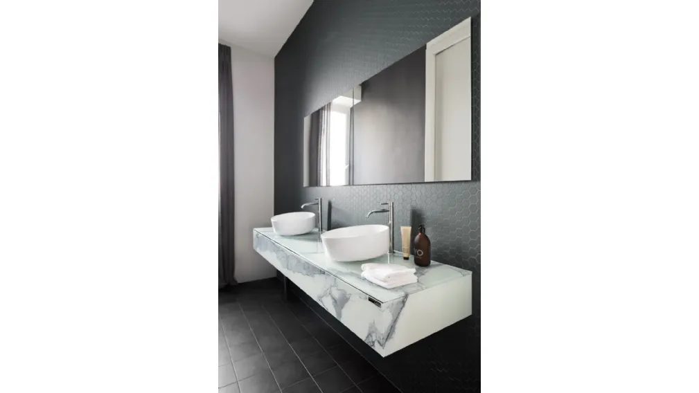 Mobile da Bagno sospeso 36e8 03 in vetro finitura effetto marmo con Doppio Lavabo Inbilico di Lago