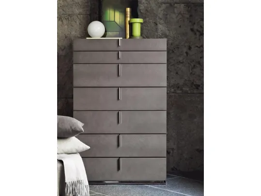 Cassettiera rivestita in pelle Ari di Flou