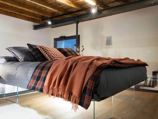 Letto matrimoniale Air senza Testiera con base in vetro trasparente di Lago
