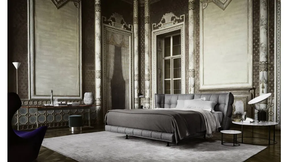 Letto con testiera in tessuto trapuntato Husk di B&B Italia