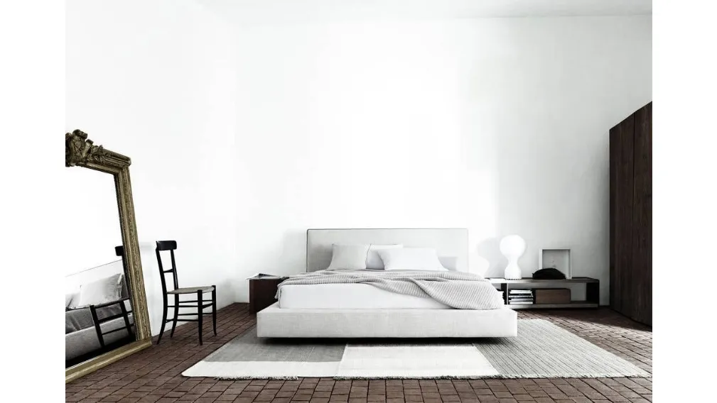 Letto matrimoniale con testiera Richard di B&B Italia