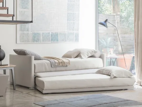 Letto singolo che nasconde sotto la base un secondo letto di servizio, Biss di Flou