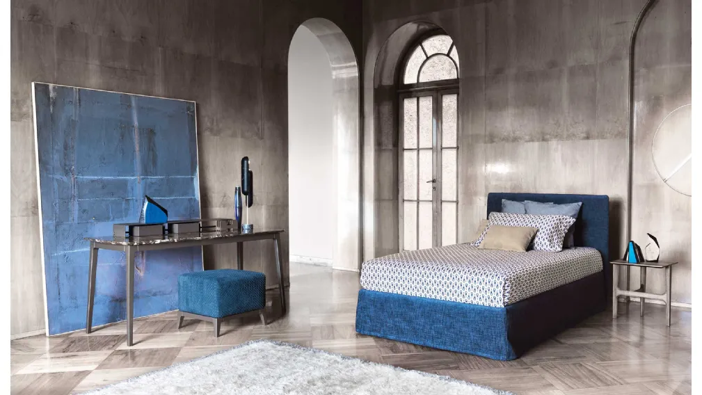 Letto con contenitore Notturno Shabby Chic Singolo in tessuto delicato nei colori e vissuto nell'aspetto di Flou