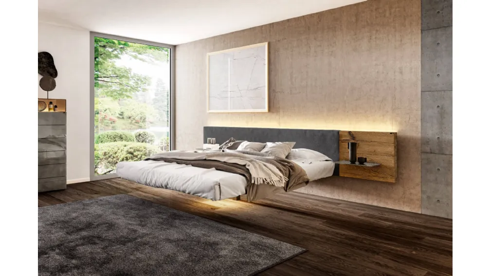 Letto di design sospeso con testiera in legno centenario rivestita parzialmente in tessuto con luci a LED Fluttua Wildwood di Lago
