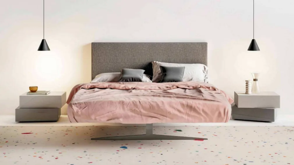 Letto con testiera alta in tessuto con base in acciaio Steel di Lago