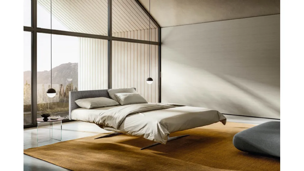 Letto con testiera bassa in tessuto con base in acciaio Steel di Lago