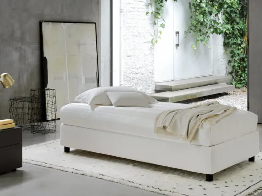 Letto essenziale in tessuto Sommier Singolo con contenitore di Flou