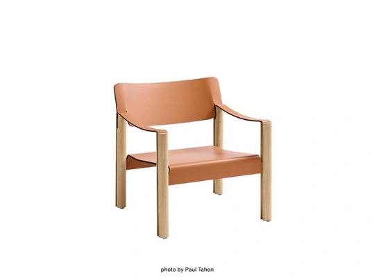 Poltroncina Abaco in cuoio e legno di B&B Italia