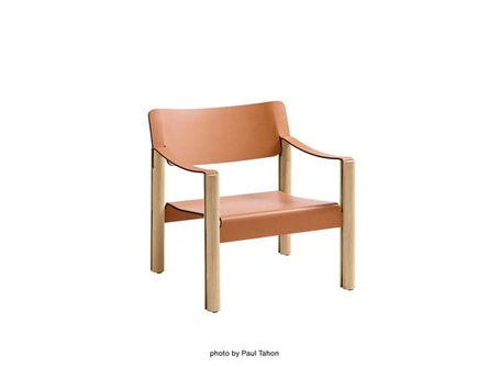 Poltroncina Abaco in cuoio e legno di B&B Italia