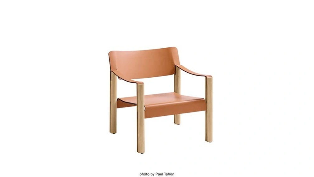 Poltroncina Abaco in cuoio e legno di B&B Italia
