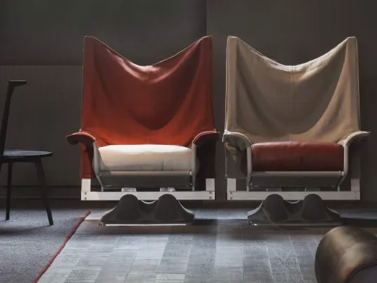 Poltrona di design AEO in tessuto con seduta in pelle di Cassina