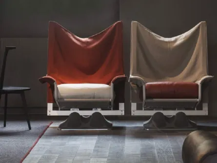 Poltrona di design AEO in pelle e tessuto con struttura in acciaio di Cassina