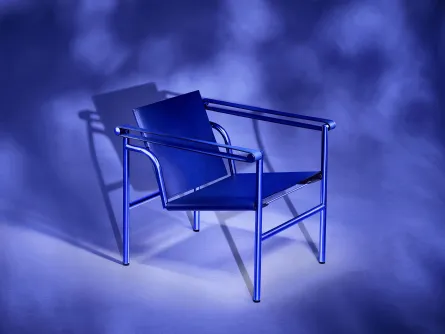 Poltroncina in cuoio Dossier Basculant di Cassina
